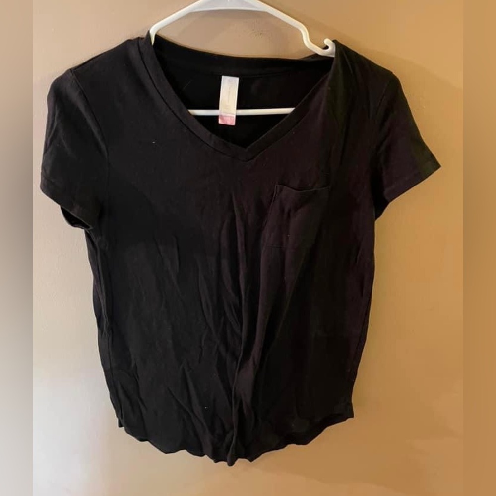 Black tee with pocket